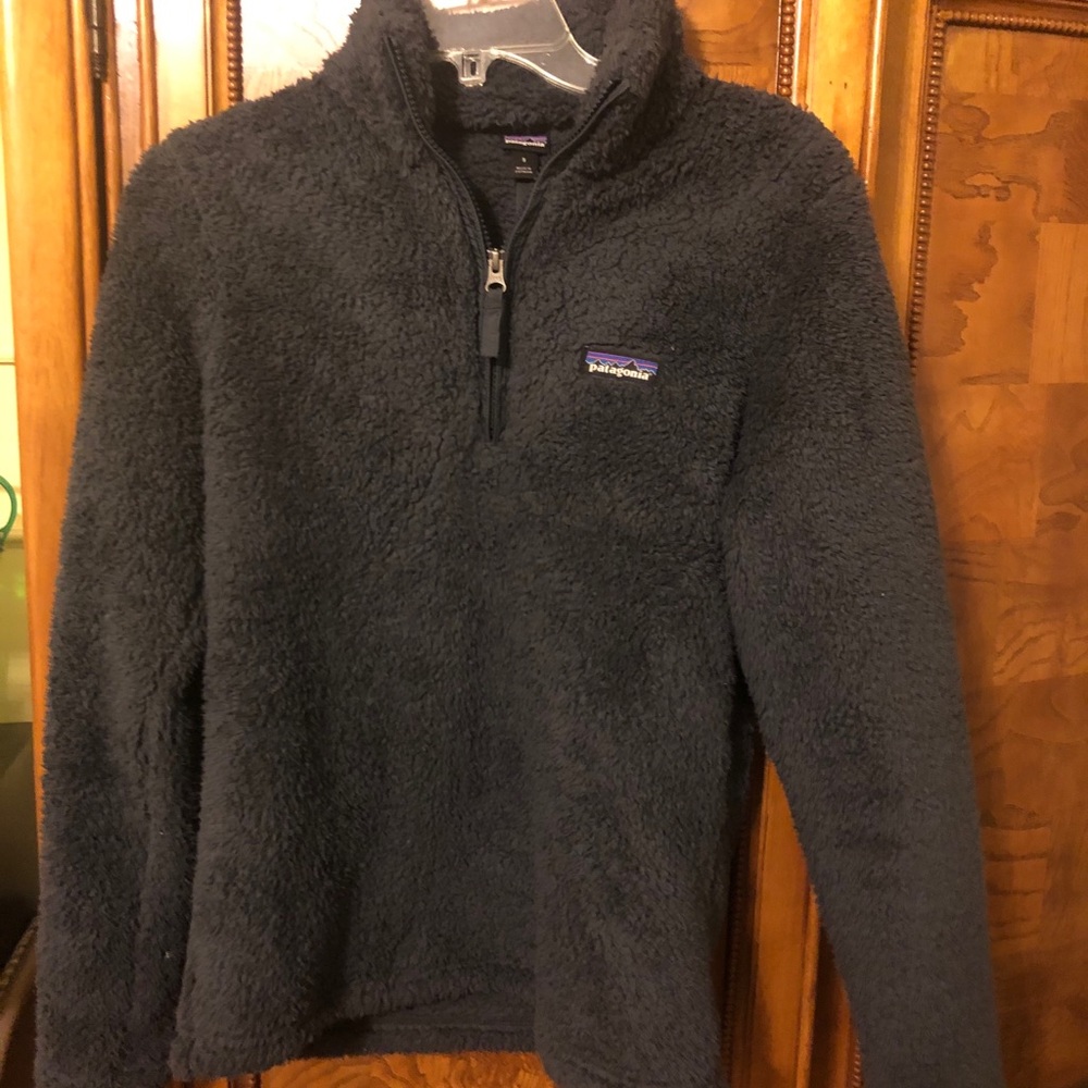 “smolder blue” patagonia quarter zip